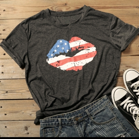 Tops - LAST ONE sz M! USA Flag Lips Print T Shirt Top Tee Short-sleeved